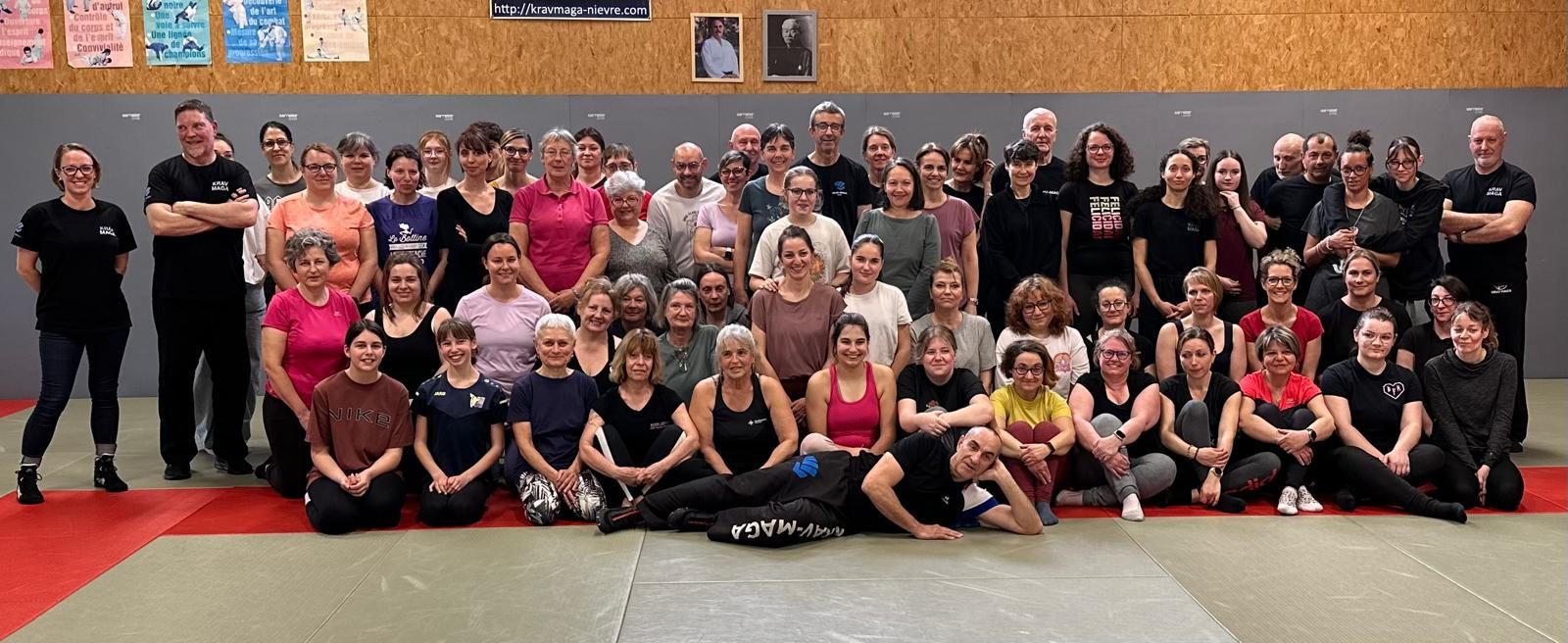 Photo de groupe du stage de self-défense pour femmes du club Krav Maga Nièvre